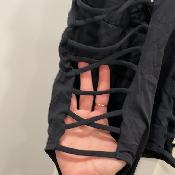 L’space one piece criss cross cut outs - Picture 3 of 3